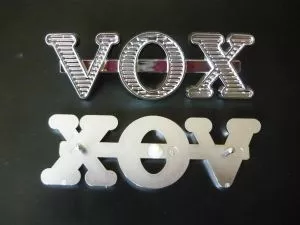 VOX logo pequeño, plata
